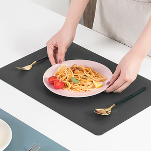 더테이블 가죽 식탁매트 방수 사각 플레이팅(블랙)